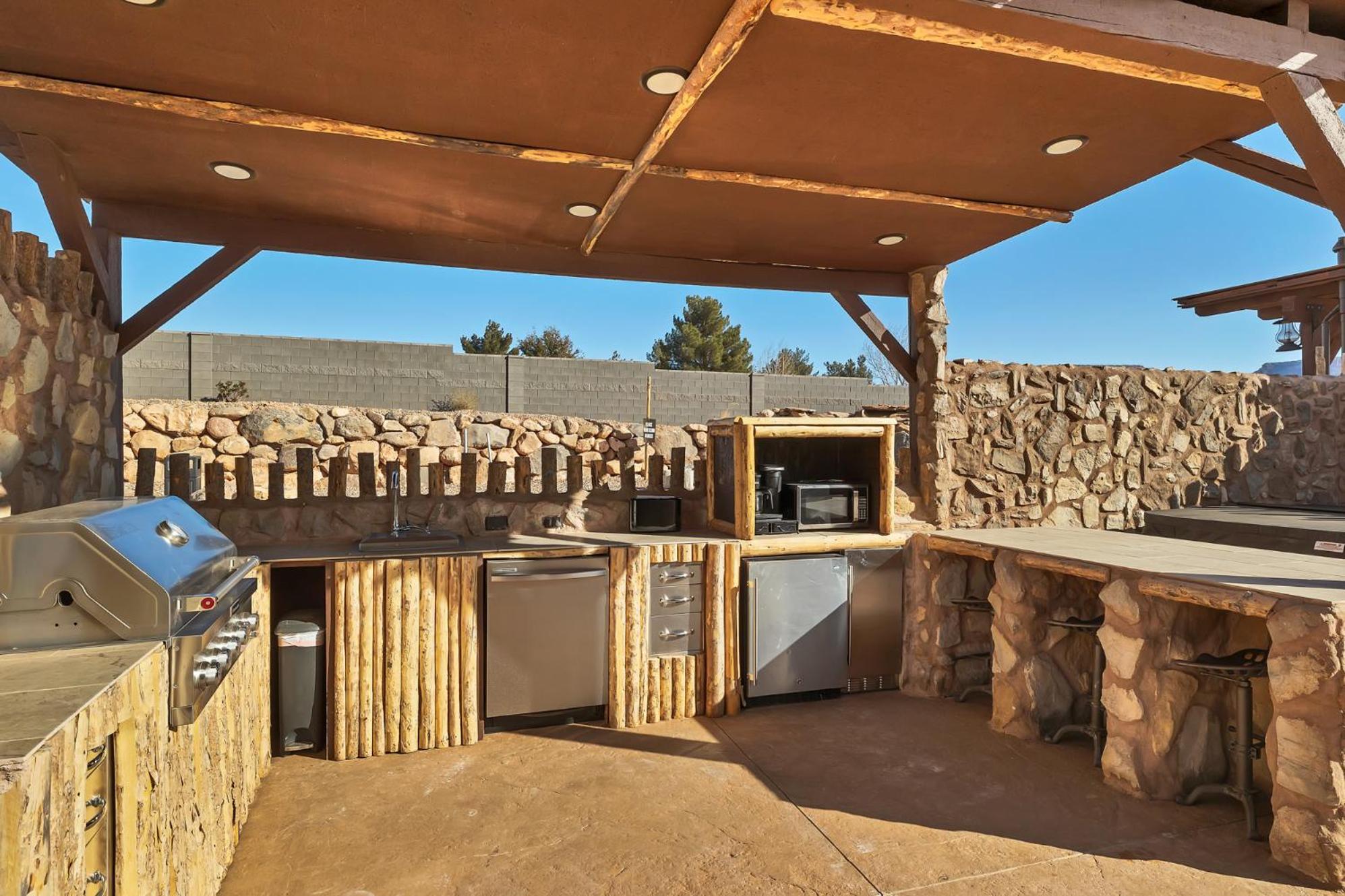 Zion White Bison Glamping & Rv Resort Virgin Exterior photo